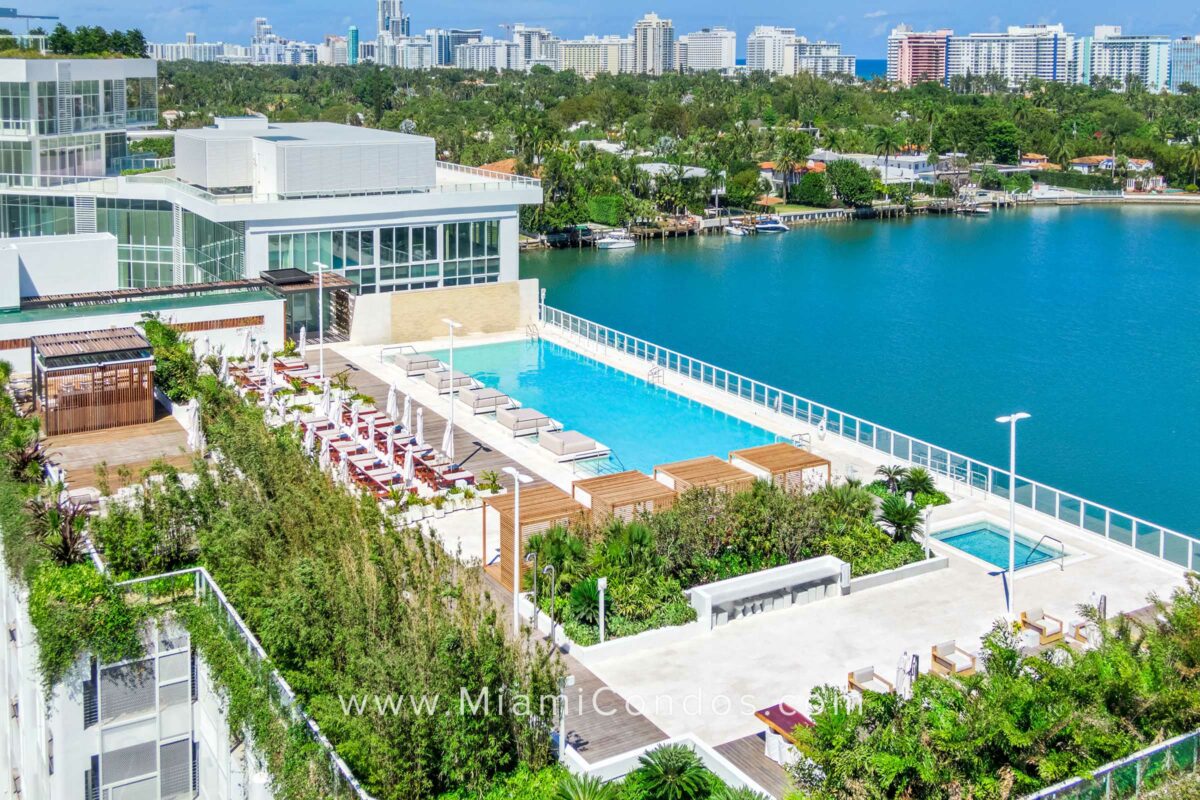 Ritz-Carlton Residences Pool Deck